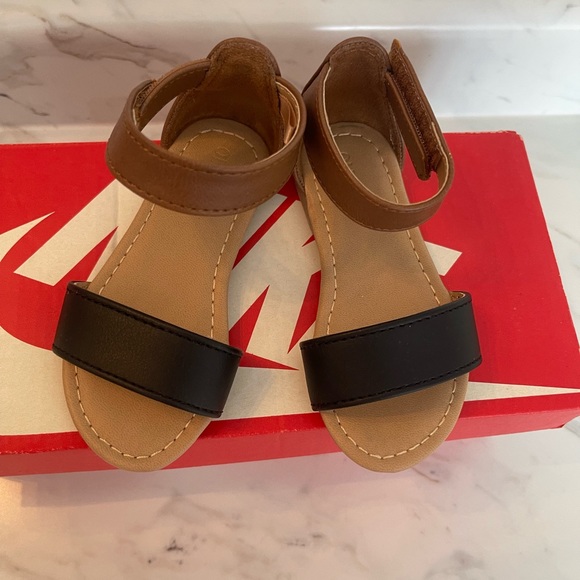 Practically New: Old navy Cute sandal 👡 size 6 - Picture 4 of 4